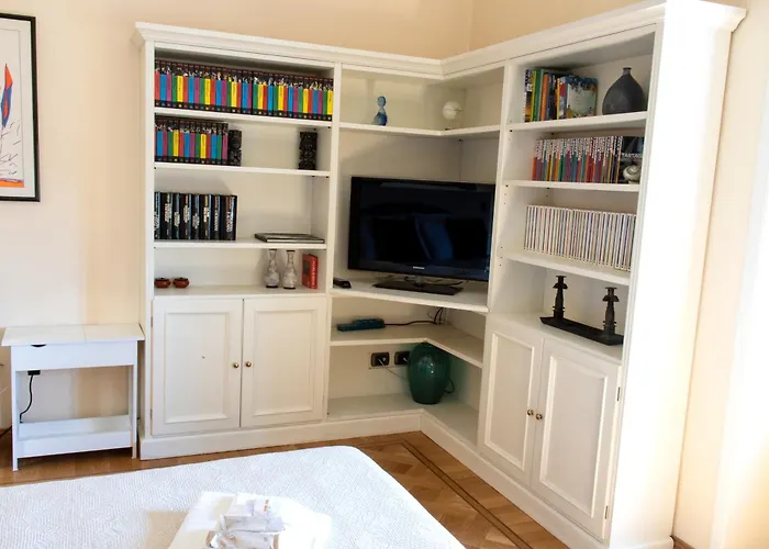 Moon Cove, Borghese Prestige Hideaway Apartment *