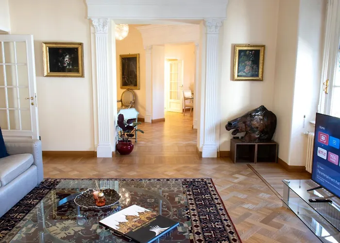 Moon Cove, Borghese Prestige Hideaway Apartment *